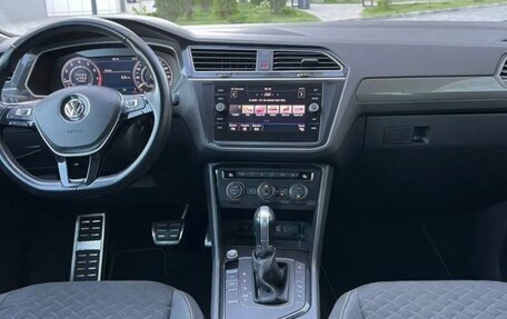 Volkswagen Tiguan II, 2018 год, 2 450 000 рублей, 7 фотография