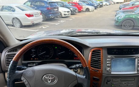 Toyota Land Cruiser 100 рестайлинг 2, 2004 год, 950 000 рублей, 10 фотография