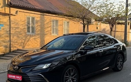 Toyota Camry, 2023 год, 3 380 000 рублей, 1 фотография