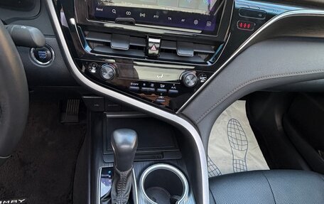 Toyota Camry, 2023 год, 3 380 000 рублей, 7 фотография