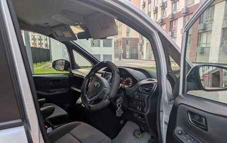 Toyota Noah III, 2018 год, 2 150 000 рублей, 8 фотография