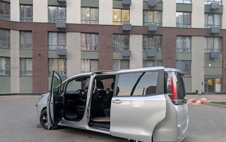 Toyota Noah III, 2018 год, 2 150 000 рублей, 5 фотография