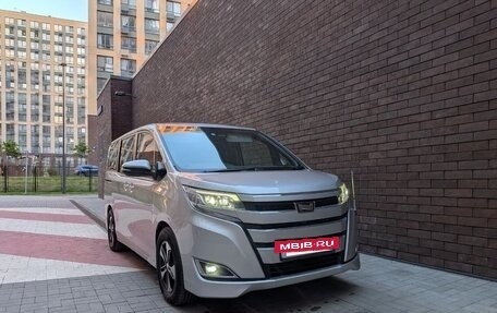 Toyota Noah III, 2018 год, 2 150 000 рублей, 2 фотография