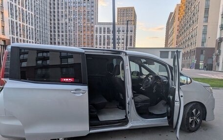 Toyota Noah III, 2018 год, 2 150 000 рублей, 6 фотография