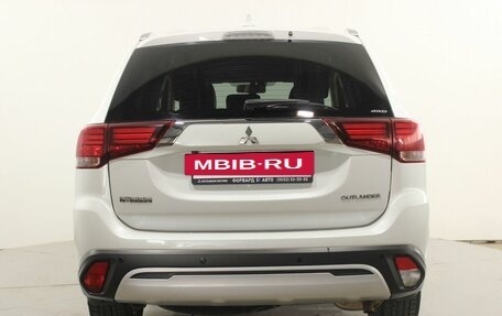 Mitsubishi Outlander III рестайлинг 3, 2019 год, 2 200 000 рублей, 4 фотография