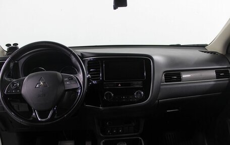 Mitsubishi Outlander III рестайлинг 3, 2019 год, 2 200 000 рублей, 11 фотография