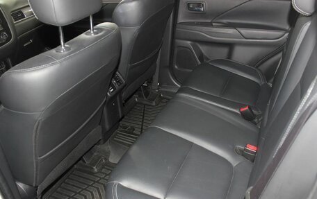 Mitsubishi Outlander III рестайлинг 3, 2019 год, 2 200 000 рублей, 14 фотография
