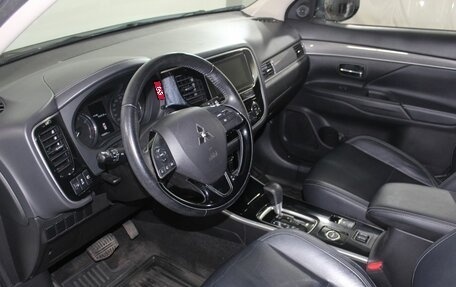 Mitsubishi Outlander III рестайлинг 3, 2019 год, 2 200 000 рублей, 12 фотография