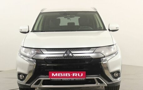 Mitsubishi Outlander III рестайлинг 3, 2019 год, 2 200 000 рублей, 8 фотография