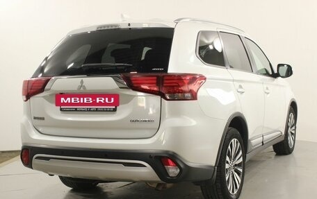 Mitsubishi Outlander III рестайлинг 3, 2019 год, 2 200 000 рублей, 5 фотография