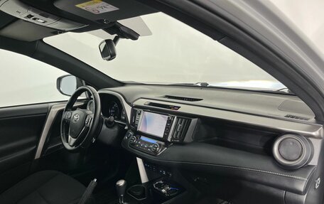 Toyota RAV4, 2018 год, 2 980 000 рублей, 9 фотография