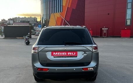 Mitsubishi Outlander III рестайлинг 3, 2012 год, 769 000 рублей, 2 фотография