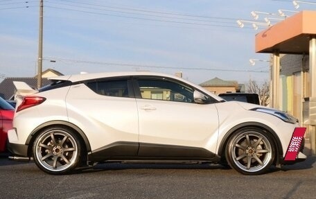 Toyota C-HR I рестайлинг, 2022 год, 1 569 000 рублей, 7 фотография