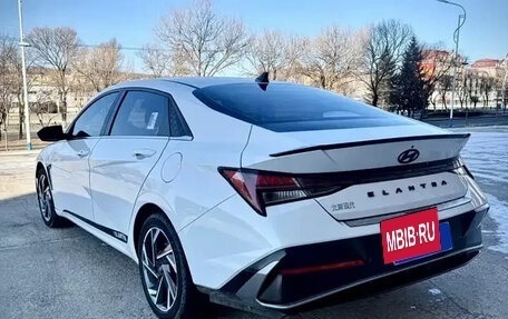 Hyundai Elantra, 2023 год, 1 320 000 рублей, 4 фотография
