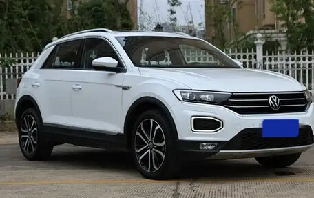Volkswagen T-Roc I, 2022 год, 1 600 000 рублей, 3 фотография