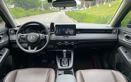 Honda Vezel, 2024 год, 1 720 000 рублей, 6 фотография