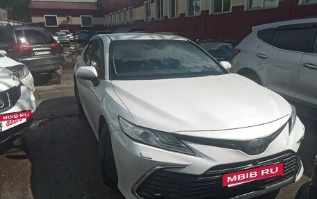 Toyota Camry, 2021 год, 2 800 000 рублей, 3 фотография
