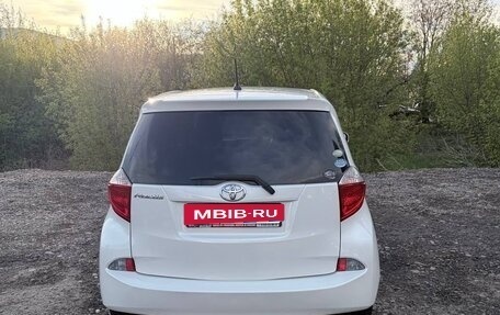 Toyota Ractis II, 2011 год, 800 000 рублей, 3 фотография