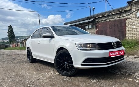 Volkswagen Jetta VI, 2015 год, 1 100 000 рублей, 2 фотография