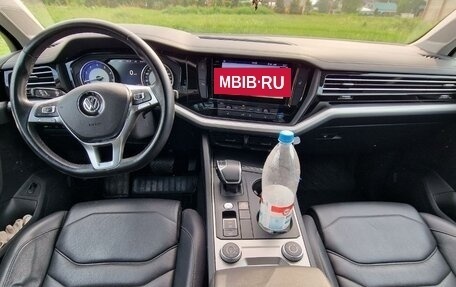 Volkswagen Touareg III, 2019 год, 4 650 000 рублей, 7 фотография