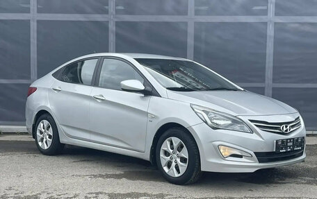 Hyundai Solaris II рестайлинг, 2015 год, 1 050 000 рублей, 1 фотография