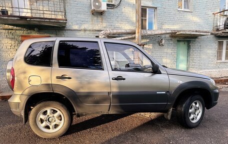 Chevrolet Niva I рестайлинг, 2011 год, 730 000 рублей, 5 фотография