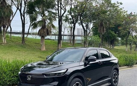 Honda Vezel, 2024 год, 1 650 000 рублей, 2 фотография