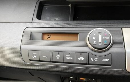 Honda Freed I, 2012 год, 680 000 рублей, 18 фотография