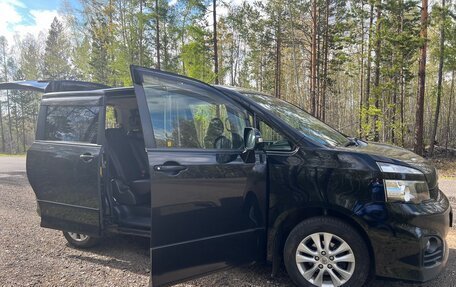 Toyota Voxy II, 2012 год, 1 700 000 рублей, 15 фотография