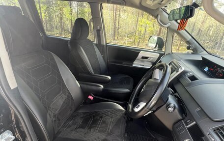 Toyota Voxy II, 2012 год, 1 700 000 рублей, 7 фотография