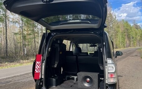 Toyota Voxy II, 2012 год, 1 700 000 рублей, 14 фотография