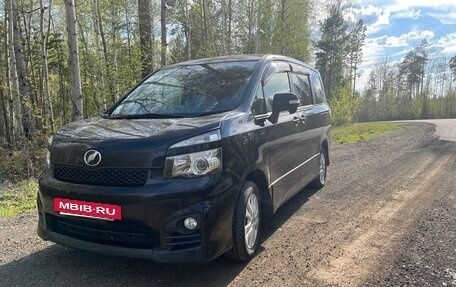 Toyota Voxy II, 2012 год, 1 700 000 рублей, 6 фотография