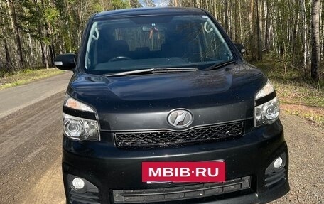 Toyota Voxy II, 2012 год, 1 700 000 рублей, 4 фотография