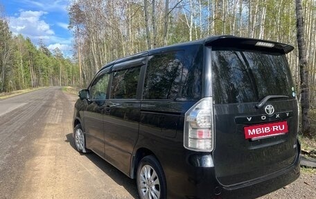Toyota Voxy II, 2012 год, 1 700 000 рублей, 11 фотография