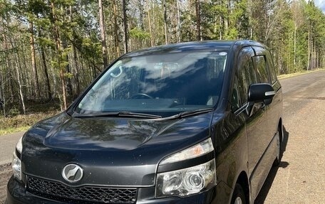 Toyota Voxy II, 2012 год, 1 700 000 рублей, 2 фотография