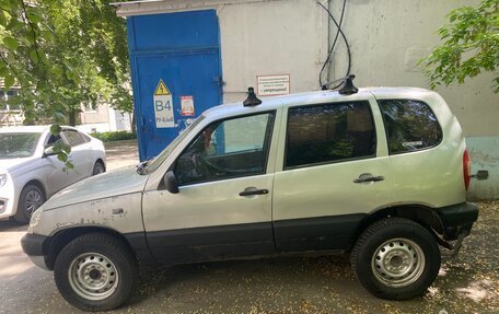 Chevrolet Niva I рестайлинг, 2003 год, 215 000 рублей, 2 фотография