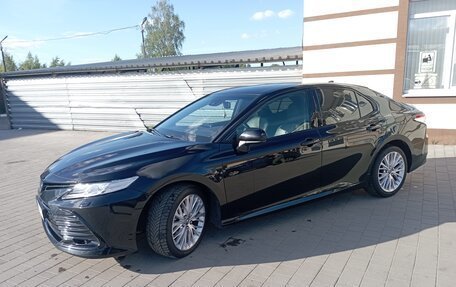 Toyota Camry, 2019 год, 2 100 000 рублей, 2 фотография