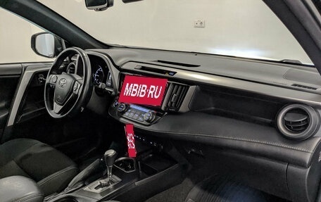 Toyota RAV4, 2019 год, 2 800 000 рублей, 13 фотография