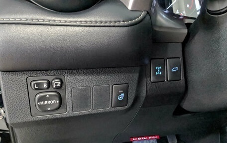 Toyota RAV4, 2019 год, 2 800 000 рублей, 24 фотография