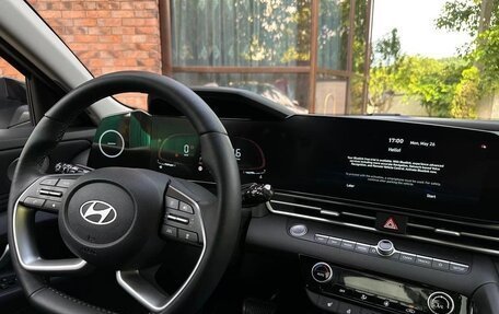 Hyundai Elantra, 2023 год, 1 820 000 рублей, 15 фотография