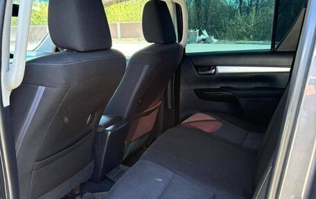 Toyota Hilux VIII, 2017 год, 2 670 000 рублей, 8 фотография