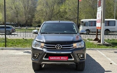 Toyota Hilux VIII, 2017 год, 2 670 000 рублей, 2 фотография