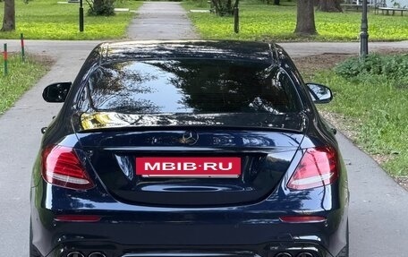 Mercedes-Benz E-Класс, 2020 год, 3 500 000 рублей, 7 фотография