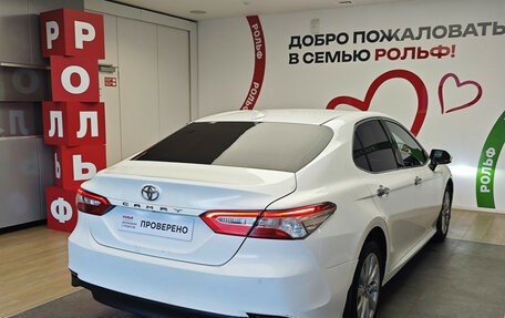 Toyota Camry, 2018 год, 2 490 000 рублей, 4 фотография
