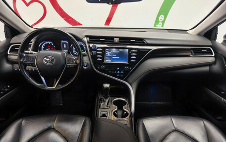 Toyota Camry, 2018 год, 2 490 000 рублей, 15 фотография