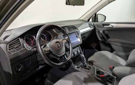 Volkswagen Tiguan II, 2019 год, 2 500 000 рублей, 26 фотография
