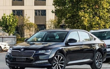 Skoda Superb III рестайлинг, 2023 год, 2 425 000 рублей, 1 фотография