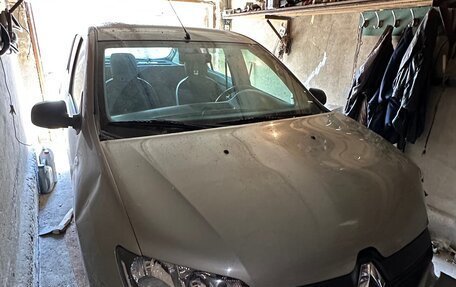 Renault Sandero II рестайлинг, 2014 год, 400 000 рублей, 2 фотография