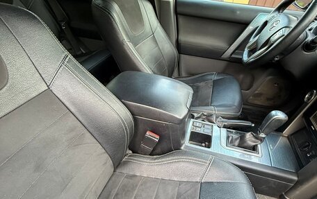 Toyota Land Cruiser Prado 150 рестайлинг 2, 2011 год, 2 145 000 рублей, 21 фотография
