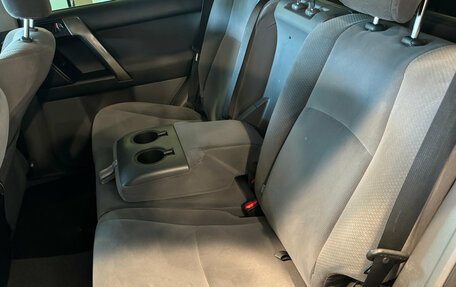Toyota Land Cruiser Prado 150 рестайлинг 2, 2013 год, 3 150 000 рублей, 14 фотография